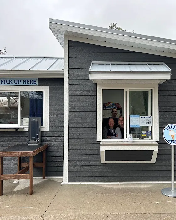 Suamico Creamery Picture 9