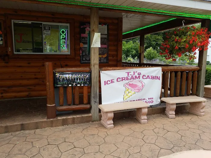 TJ's Ice Cream Cabin Picture 3