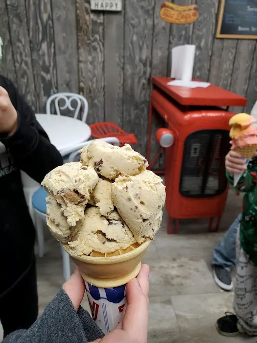 Cream of the Crop Ice Cream Shop Picture 2