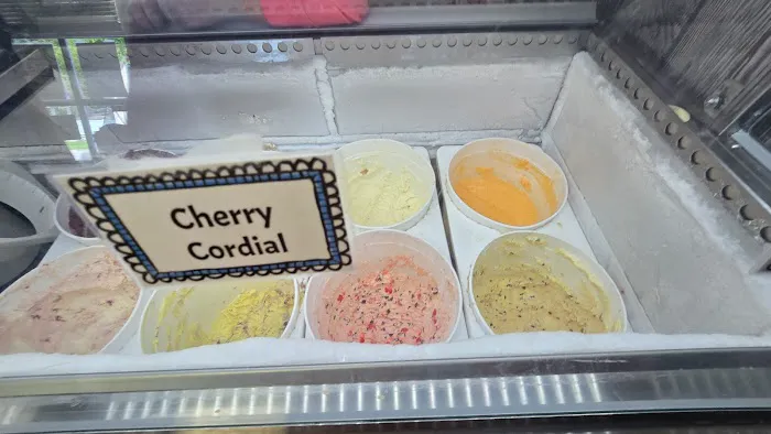 Cream of the Crop Ice Cream Shop Picture 4