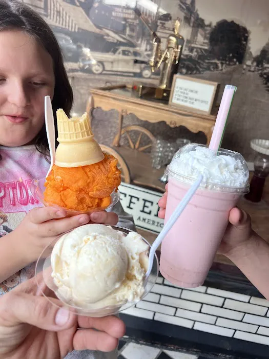 Stela's Ice Cream Shoppe & Coffee House Picture 9