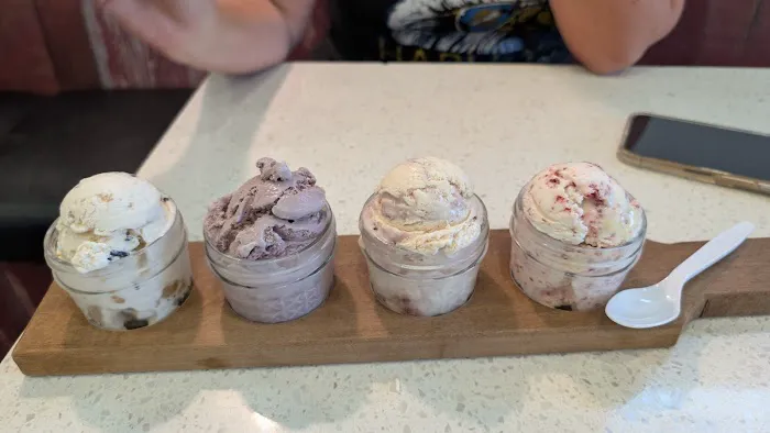 Round Hill Dairy Ice Cream Picture 5
