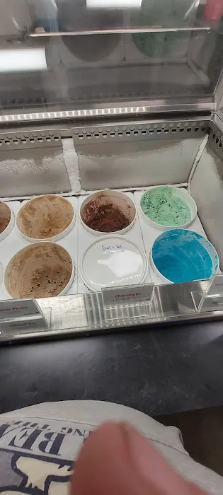 Round Hill Dairy Ice Cream Picture 9