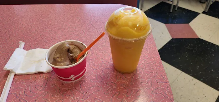 Stroh's Ice Cream Parlour of Bloomfield Hills Picture 10