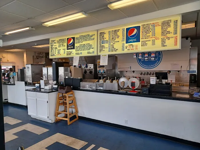 Tee's Ice Cream & Burgers Picture 3