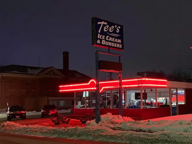 Tee's Ice Cream & Burgers Picture 1
