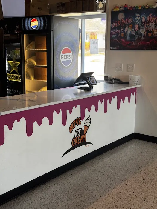 Arty's Ice Cream Parlor Picture 2