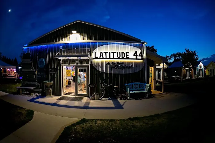 Latitude 44 Picture 3