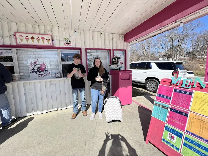 Mad Swirlz Ice Cream & Eatz Picture 9