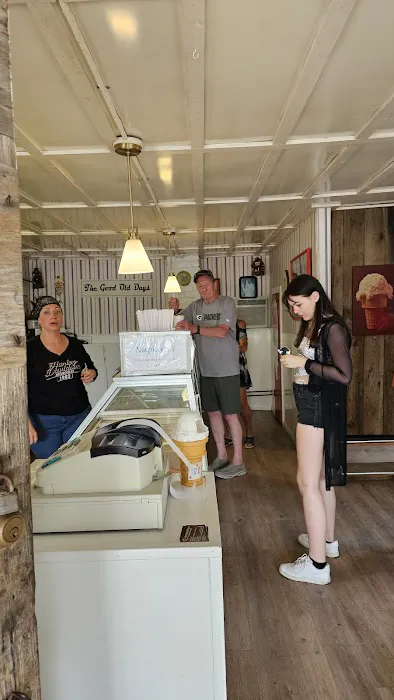 Zanners Ice Cream Shoppe Picture 9