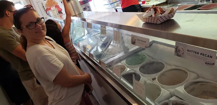 Zanners Ice Cream Shoppe Picture 5
