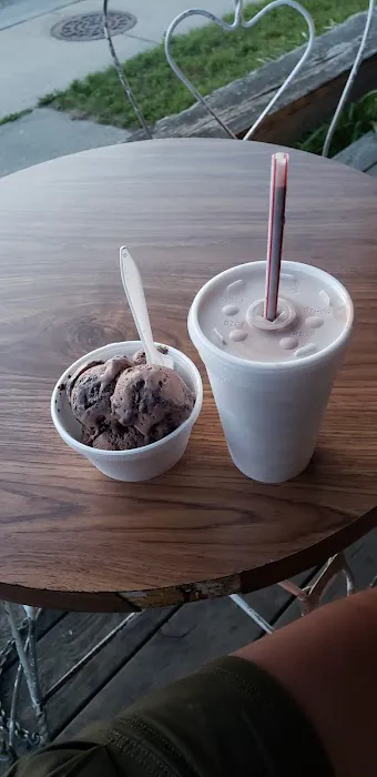 Zanners Ice Cream Shoppe Picture 10