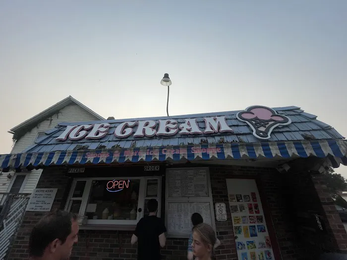 Scoops & More Ice Cream Picture 1