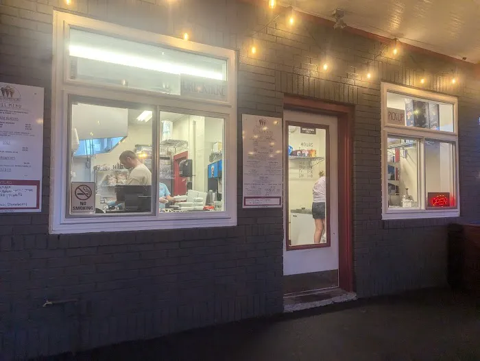 Village Creamery and Grill Picture 4