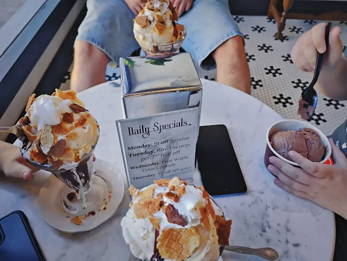 The Downtown Ice Cream Parlor Picture 9