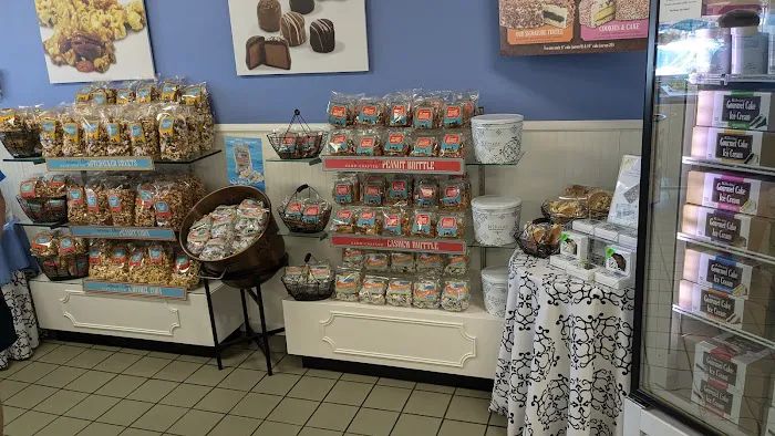 Kilwins Ice Cream - Chocolate - Fudge Picture 4