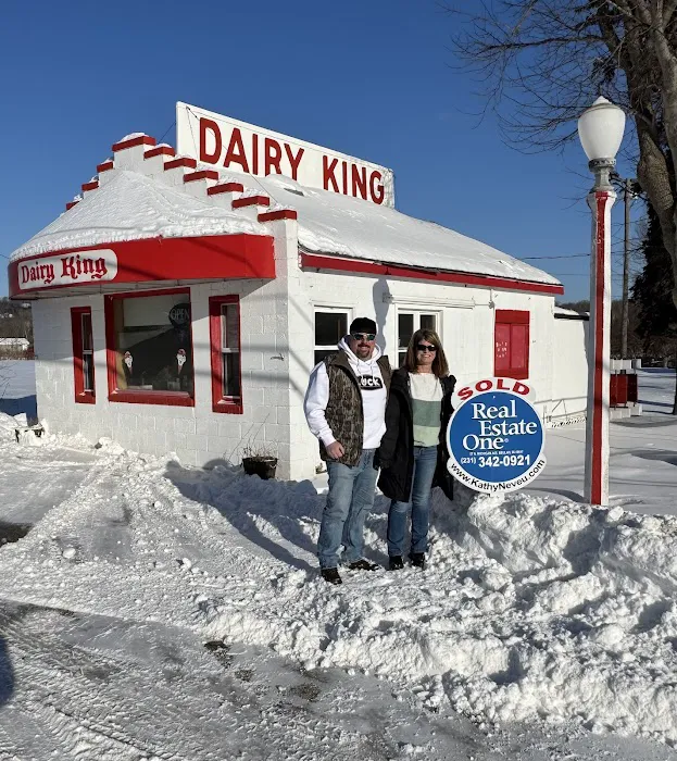Pearly’s Dairy King Picture 1