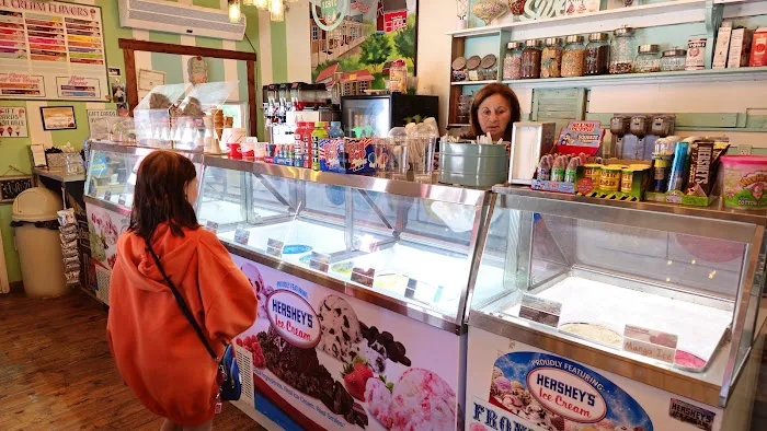 Frontier Town Ice Cream Parlor Picture 6