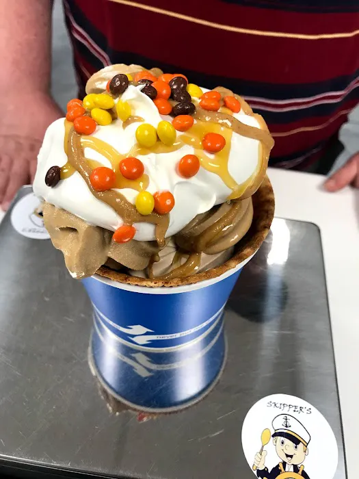 Skipper's Frozen Yogurt & Dessert Shop Picture 4