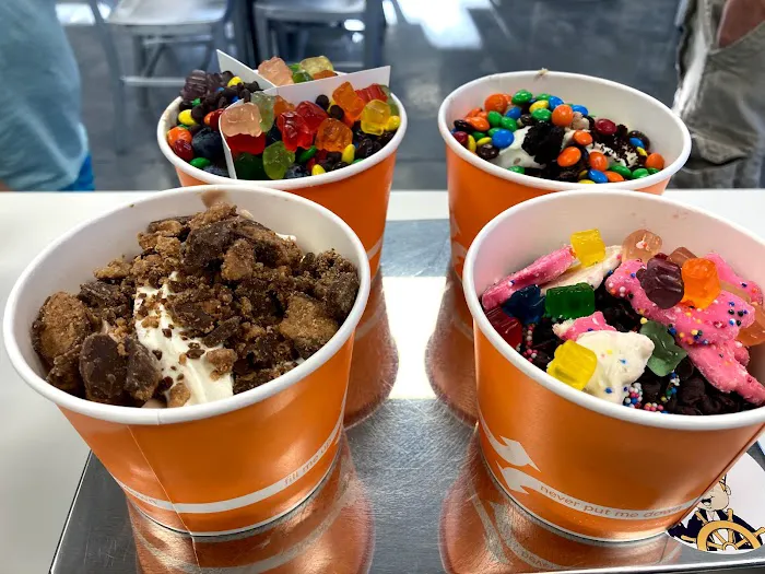 Skipper's Frozen Yogurt & Dessert Shop Picture 6