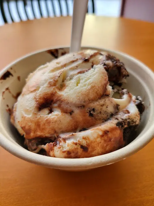 Blue Moon Ice Cream Shop Picture 8
