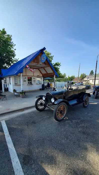 Blue Moon Ice Cream Shop Picture 9