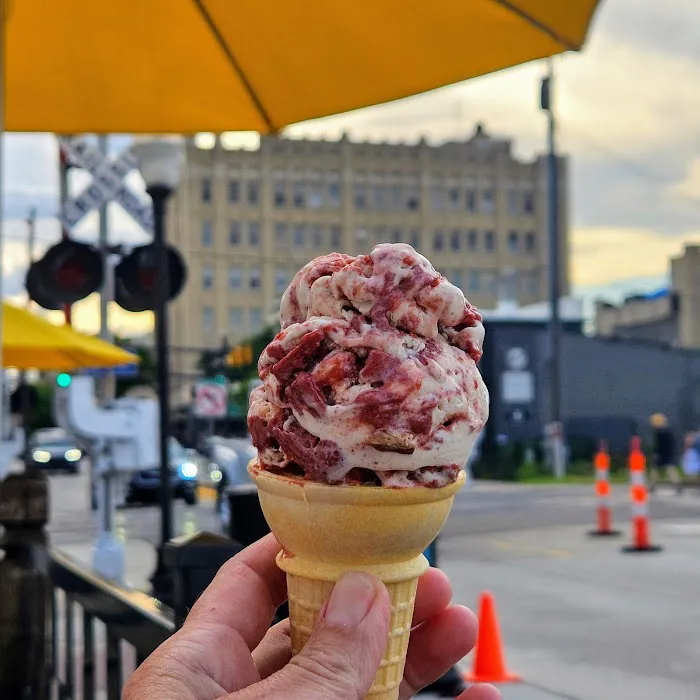 Golden Cone Frozen Custard & Ice Cream - Royal Oak Picture 3