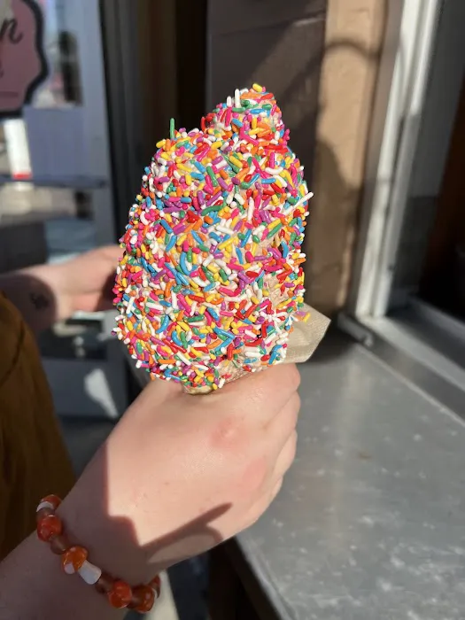Golden Cone Frozen Custard & Ice Cream - Royal Oak Picture 6