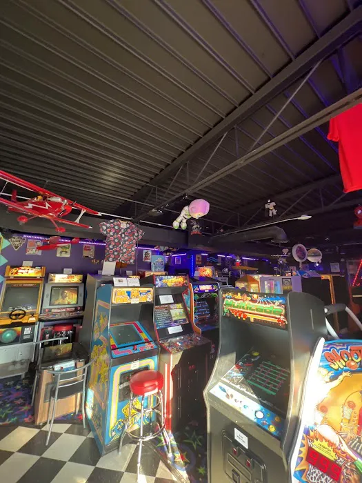 HIGH SCORE Ice Cream & Arcade Picture 1