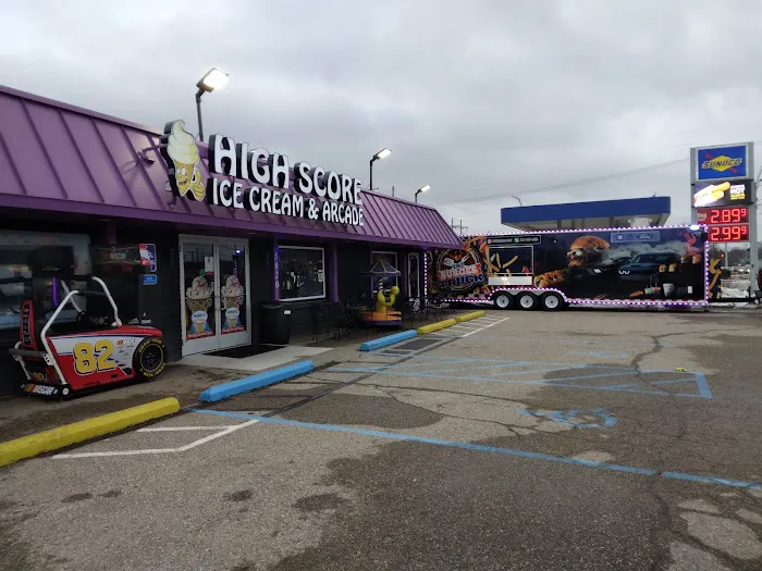 HIGH SCORE Ice Cream & Arcade Picture 2