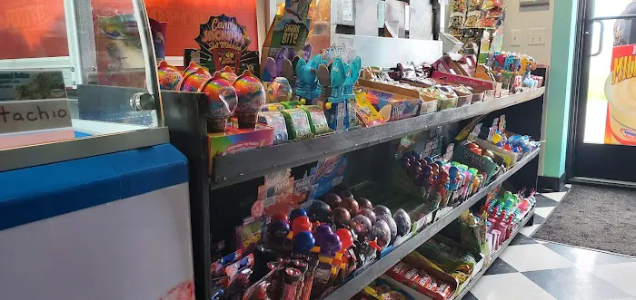 HIGH SCORE Ice Cream & Arcade Picture 10