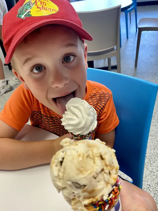 Gilly's Ice Cream Picture 8