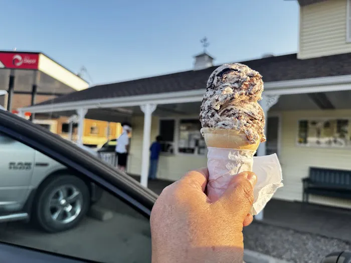 Jon's Ice Cream Store & Restaurant Picture 4