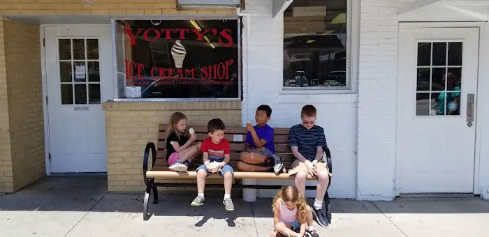 Yotty's Ice Cream Shop Picture 10