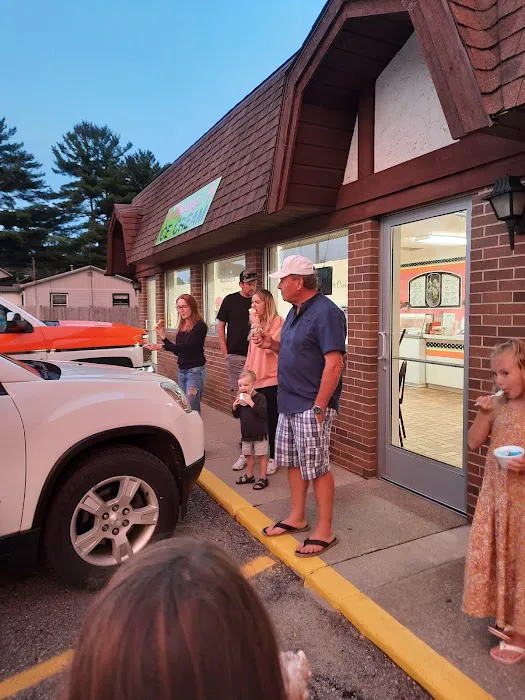 Mooney's Ice Cream Parlor Picture 7