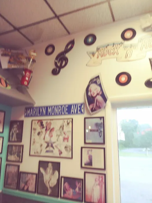 Scoop's Dairy Bar & Arcade Picture 4
