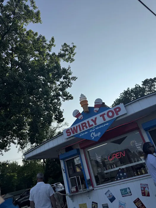 Swirly Top Ice Cream Shop Picture 1