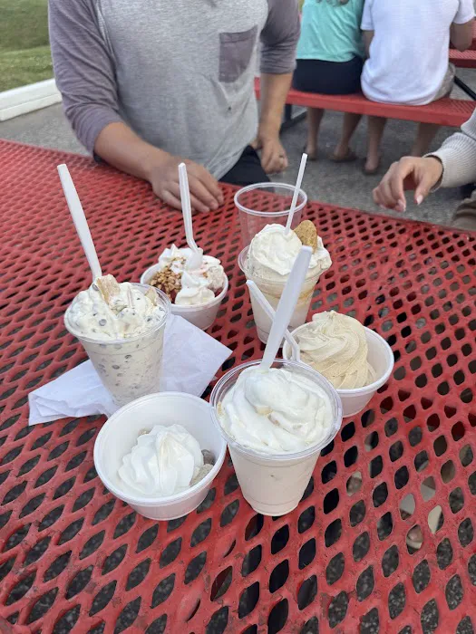 Swirly Top Ice Cream Shop Picture 3