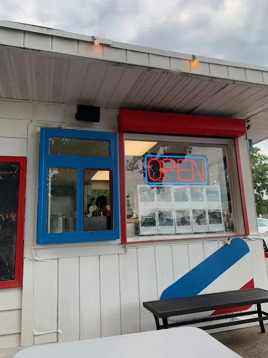 Swirly Top Ice Cream Shop Picture 5