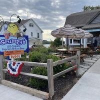 Grumpy's Ice Cream and Popcorn ico
