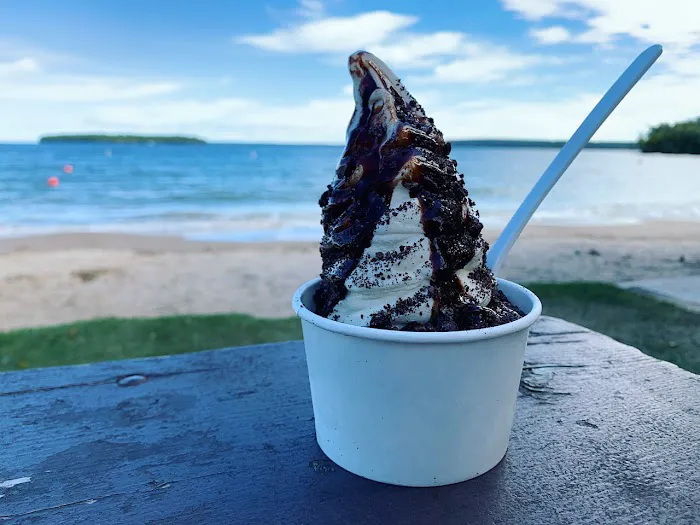 Nicolet Beach Ice Cream Shop Picture 3