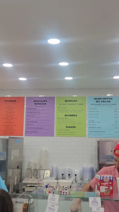 SCOOPS ICE CREAM Picture 3