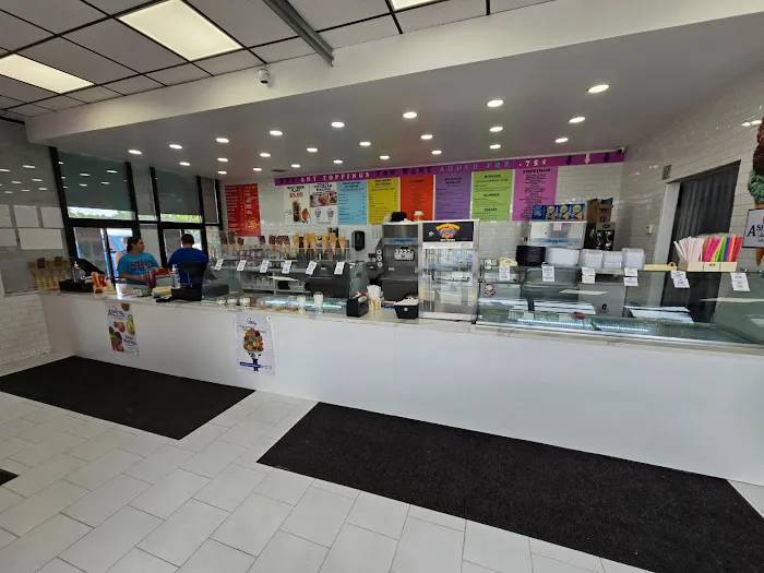 SCOOPS ICE CREAM Picture 2