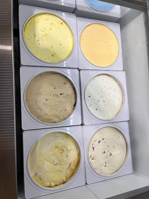 Frostick Freeze Icecream Parlor Picture 5