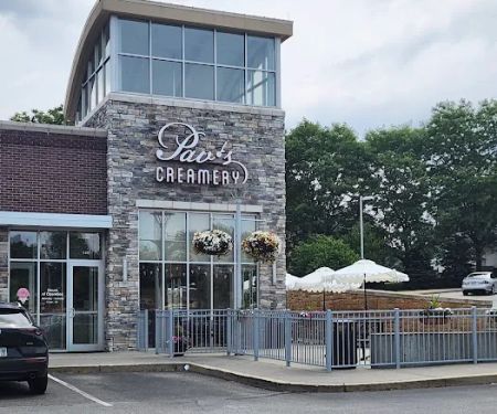 Pav's Creamery in Green