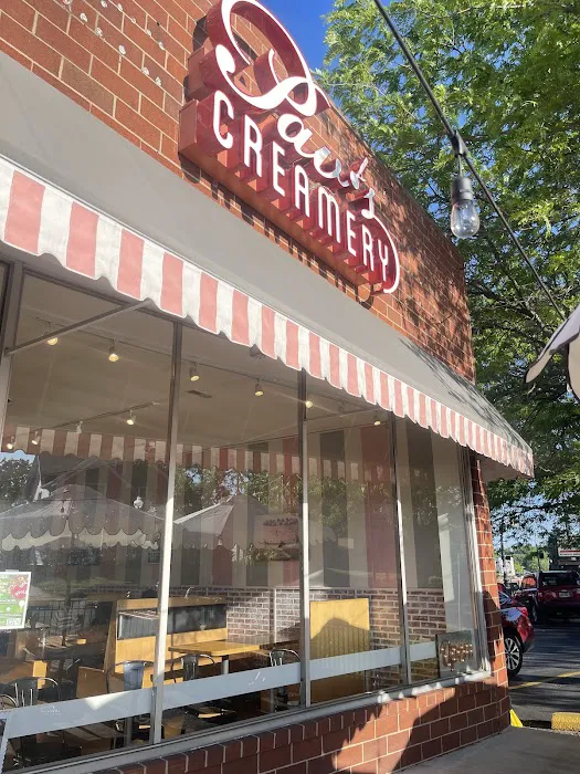 Pav's Creamery North Canton Picture 2