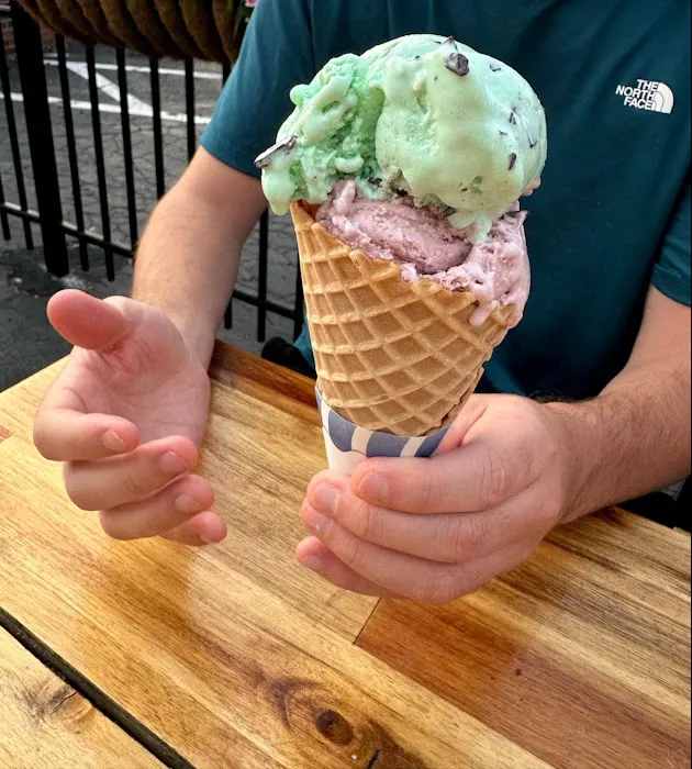 Pav's Creamery North Canton Picture 10