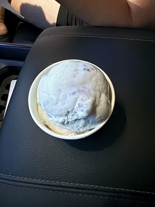 Scoopy Scoops Picture 7