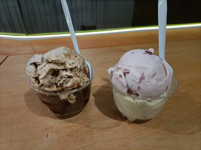The Main Scoop Picture 6