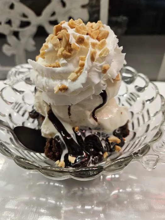 Uncommon Cups and Cones Picture 8